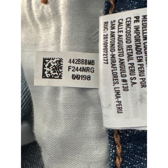 American Eagle Comfort Stretch Waistband‎ Mom Short Destroyed Denim Size 6 - Picture 8 of 9